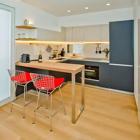 Madeleine Hvar 赫瓦尔