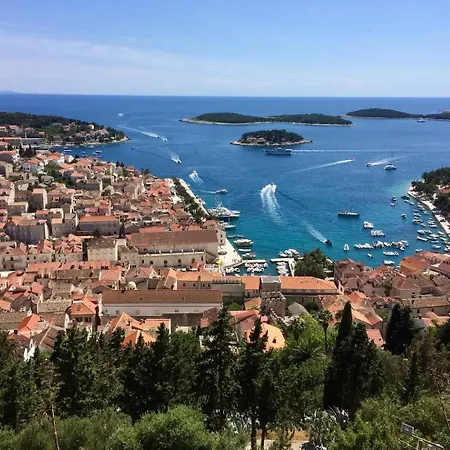 Madeleine Hvar